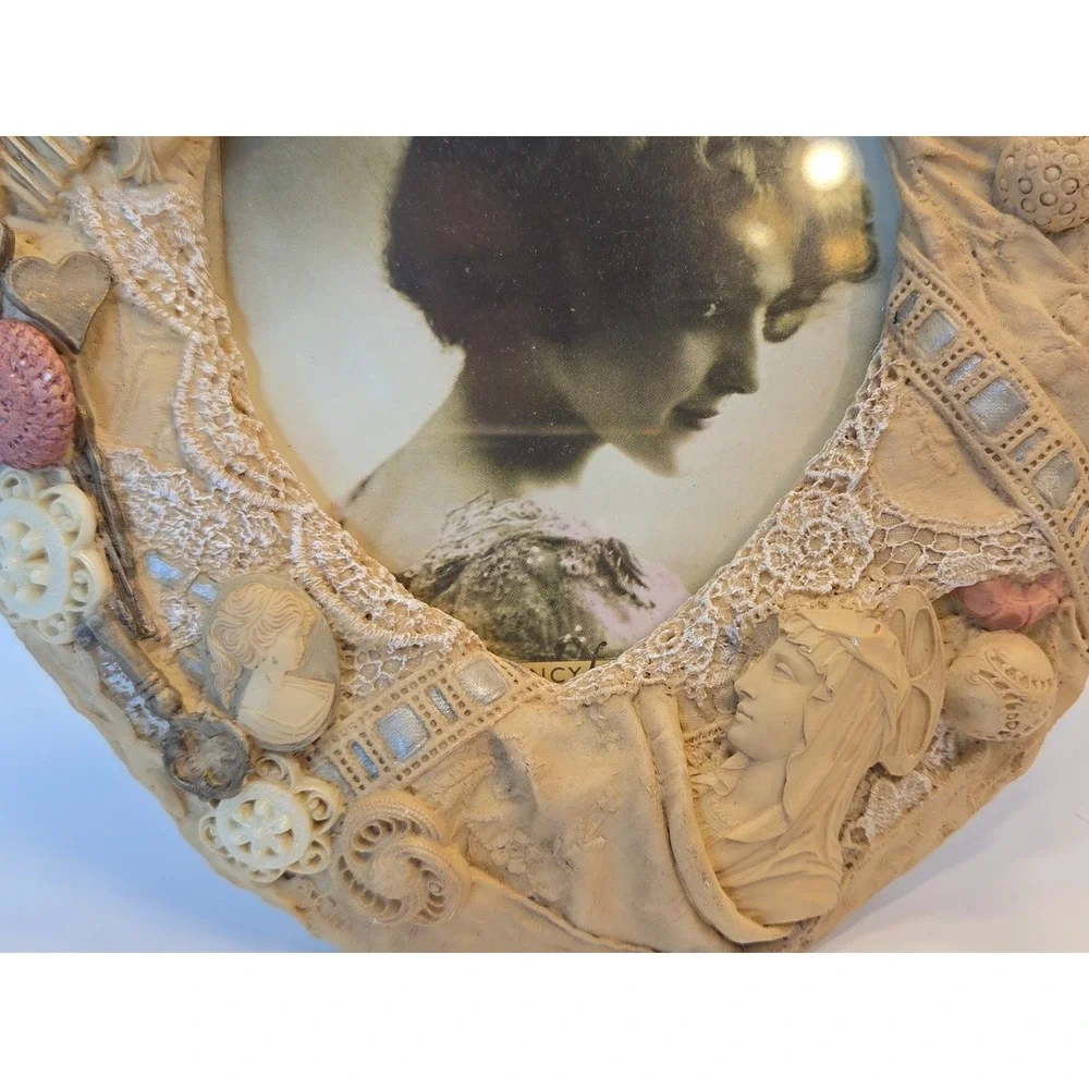 VTG United Design Corp Fancy Frames Cameo & Lace Heart Picture Frame FF-95944